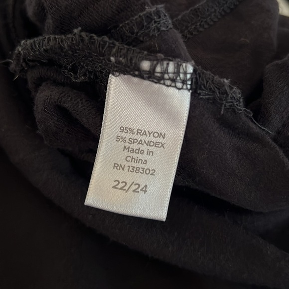 AVENUE • Women's Black Long Sleeve Crewneck Split Hip Top - Picture 6 of 7